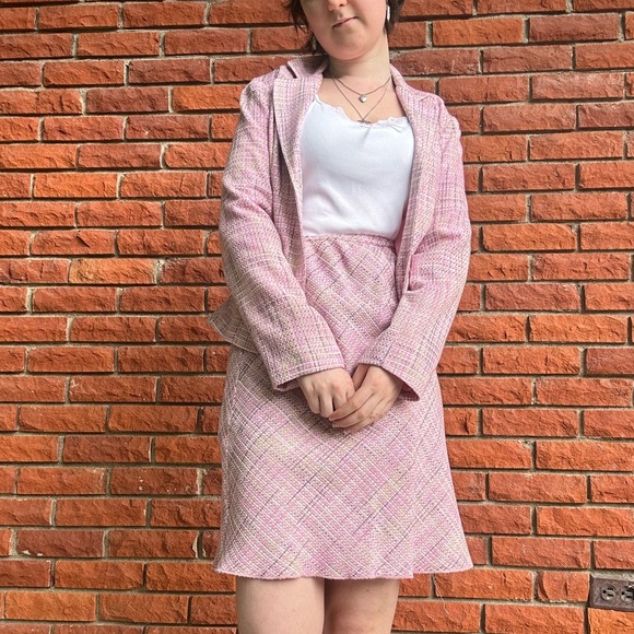 Pink tweed suit set - Picture 9 of 16